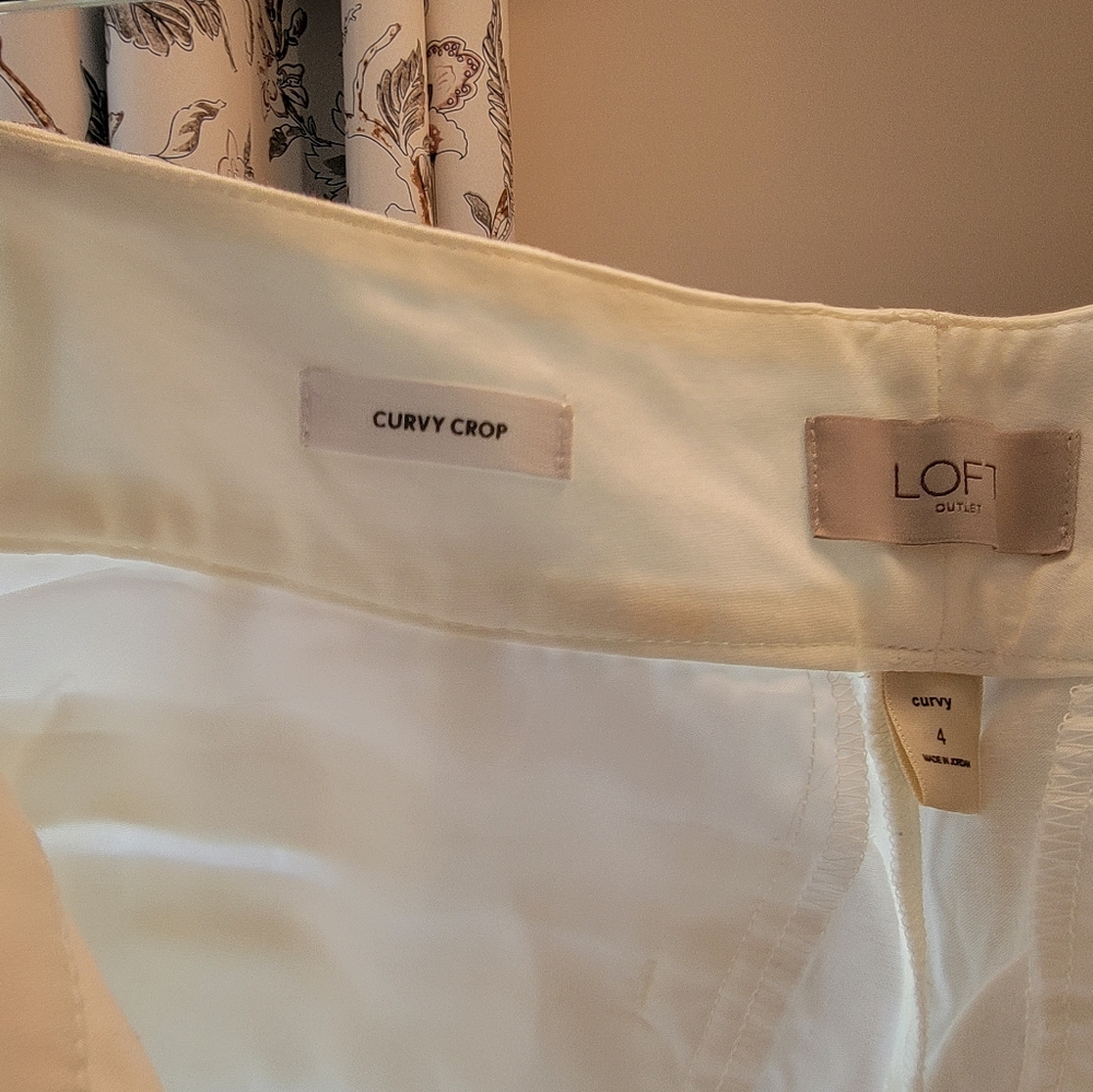 The LOFT outlet white pants size 6 curvy fit